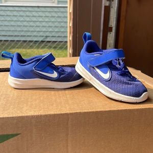 Toddler boys, Nike blue shoe. Size 6.